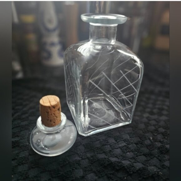 Italian Decanter with Stopper - Picture 2 of 7